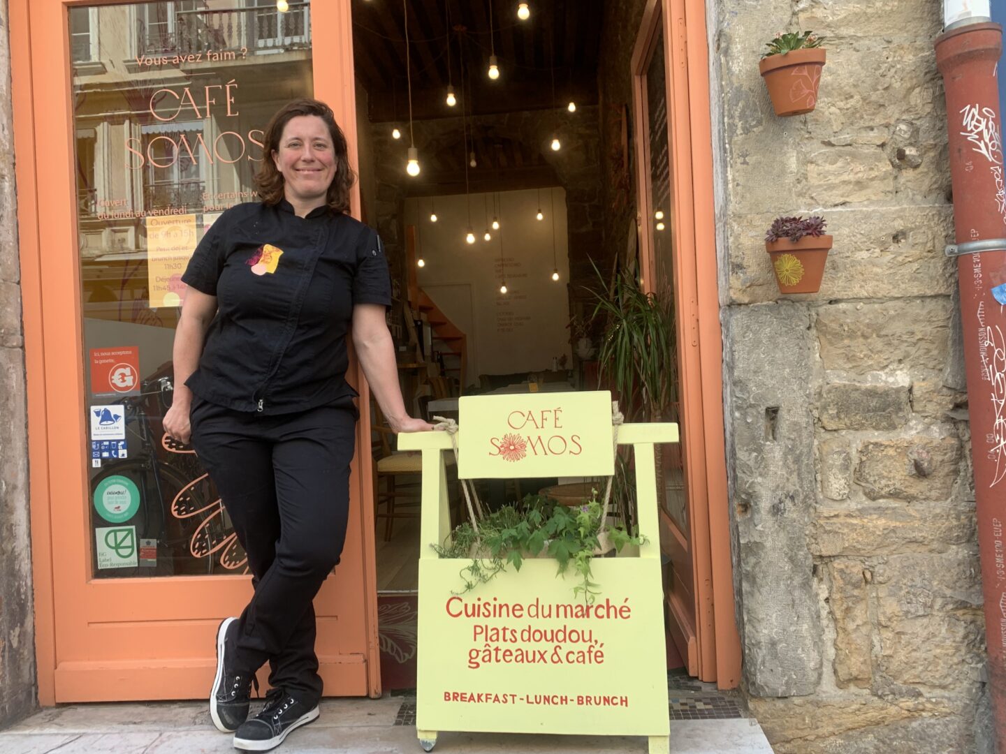 TÉMOIGNAGE DE Johanna, GÉRANTE dU CAFÉ SOMOS